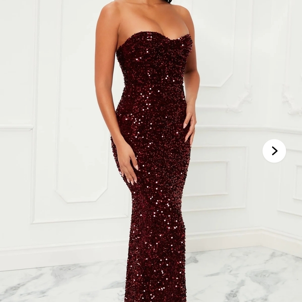 Elegant Burgundy Sequin Strapless Dress. Fashion Nova Medium NYE holiday PROM